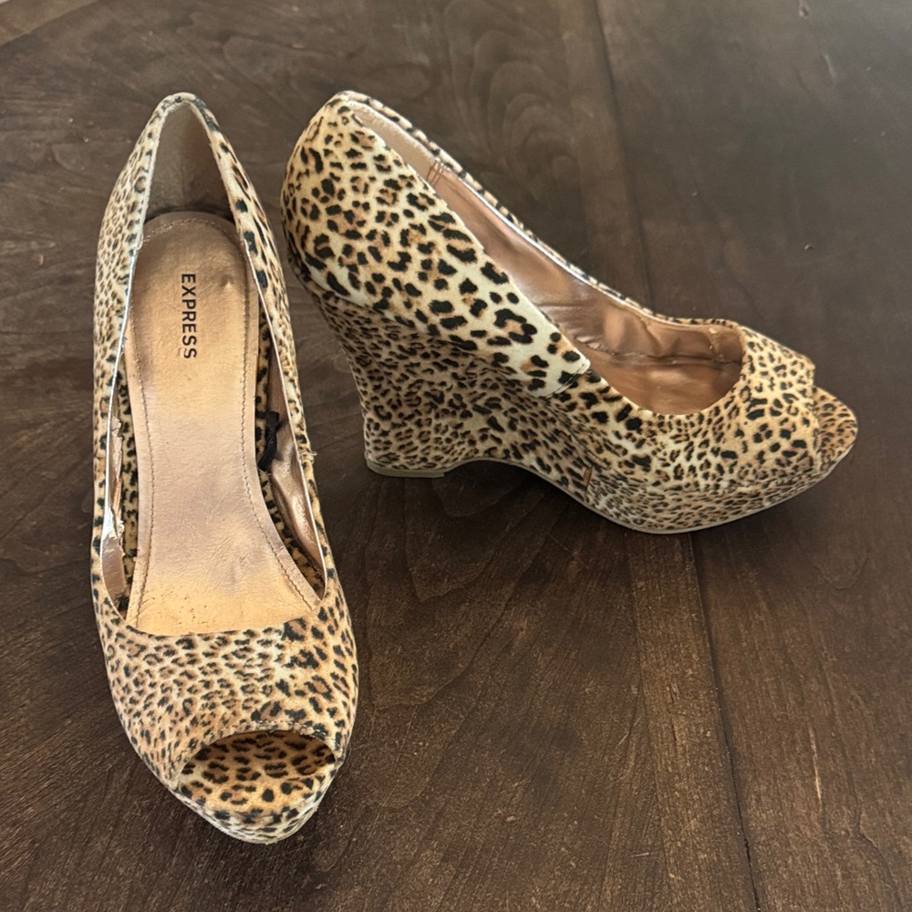 Express Leopard-Print Peep Toe Wedge Heels - Tan/Black